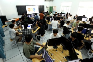 人工智能学院机房实训室